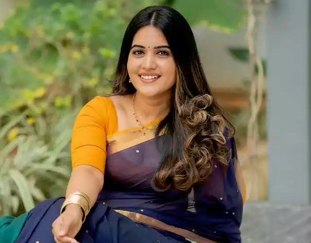 Sravanthi Chokkarapu Glamorous Photos